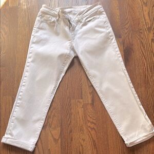 Ann Taylor Loft curvy cropped white jeans, size 6 petite